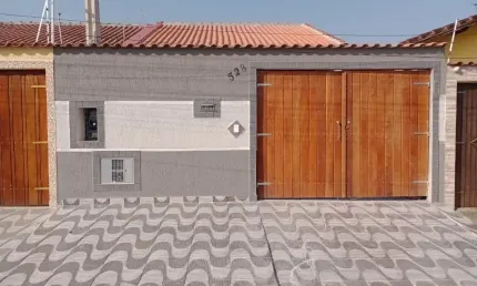 Casa á venda em Itanhaém com piscina e churrasqueira - Itanhaém/SP.