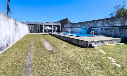 Casa lote inteiro á venda com piscina á 750m do mar - Itanhaém/SP.
