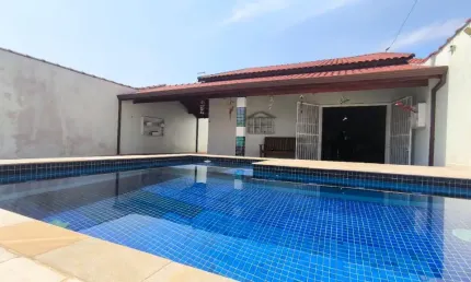 Casa lote inteiro com piscina á venda em Itanhaém/SP - 300m do mar