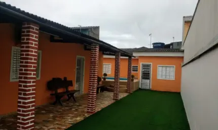 Casa lote inteiro com edicula e piscina á venda em Itanhaém/SP