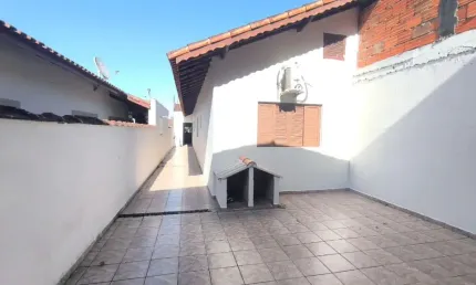 Casa bem localizada, proximo ao belas artes - itanhaém/sp