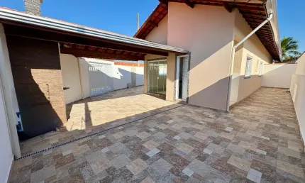 Casa com piscina 1400m do mar - lado praia - itanhaém/sp.