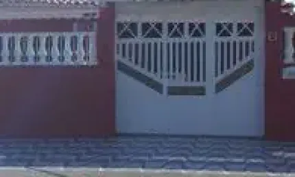 Linda casa localizada no Campos Elísios - em rua calçada, possui piscina com cascata