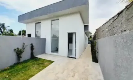 Belíssima casa localizada no bairro Bopiranga - lado praia
