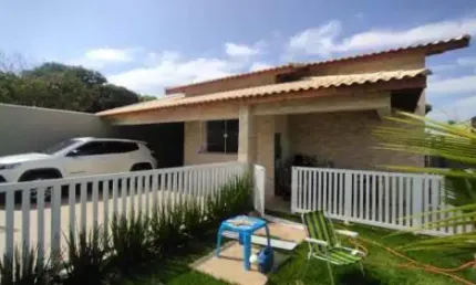 Linda casa localizada no bairro Luizamar Mirim - lado praia