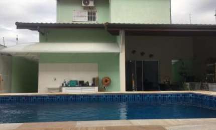 Linda casa localizada no bairro Praia do Sonho - lado praia