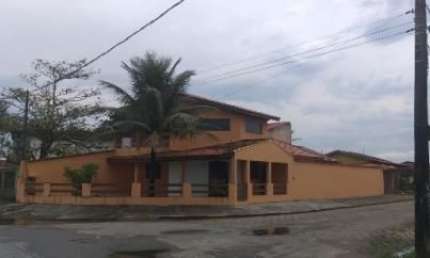 Excelente casa localizada no bairro Jamaica - em frente ao mar
