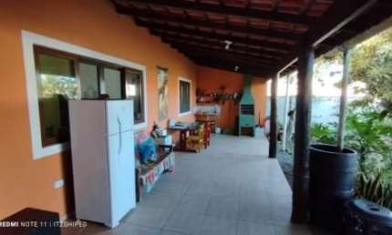 Excelente casa localizada no bairro Bopiranga - lado praia