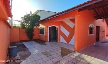 Linda casa localizada no bairro Bopiranga - lado praia