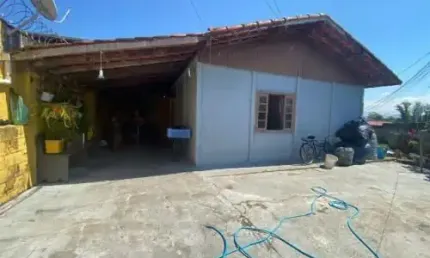 Excelente casa localizada no Jardim Corumbá - lado praia