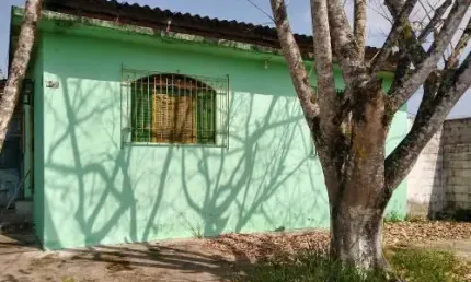 Excelente casa localizada no bairro Balneário Gaivota - lado praia.