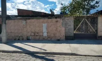 Excelente casa localizada no bairro Cesp - em rua calçada.