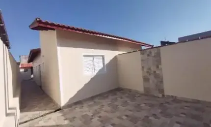 Excelente casa localizada no bairro jardim são fernando - lado praia.