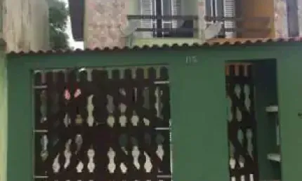 Excelente sobrado localizado no Balneário Gaivota - lado praia, em rua calçada.