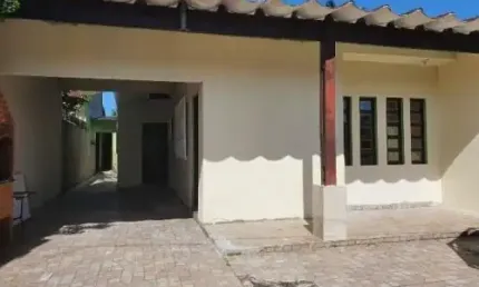 Excelente casa localizada no bairro Balneário Gaivota - lado praia.