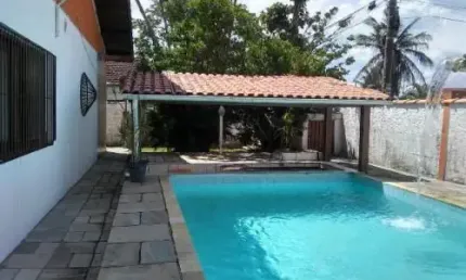 Belíssima casa localizada no bairro Bopiranga - lado praia.
