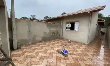 Excelente casa localizada no bairro Savoy - com piscina e churrasqueira.