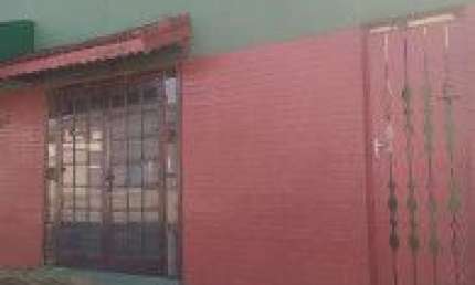 Salão comercial no bairro Balneário Gaivota, localizado lado praia, em rua asfaltada - Pizzaria montada com: salão com mesas, forno a lenha,área externa, depósito, estoque e 02 WCs.