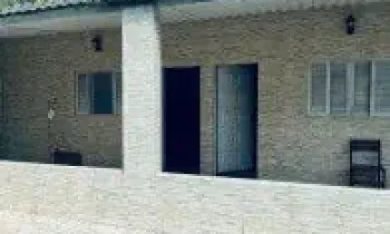 Belíssima chácara localizada no bairro Jardim Coronel - Possui árvores frutíferas, piscina, churrasqueira, poço artesiano, contêm fibra ótica, elektro.