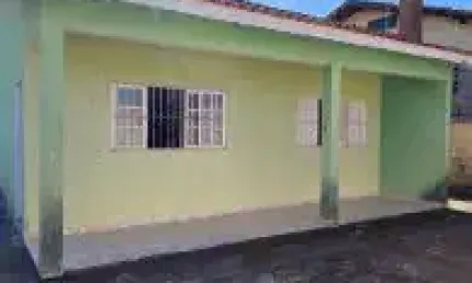 Belíssima casa localizada no Balneário San Marcos - lado praia, rua calçada.