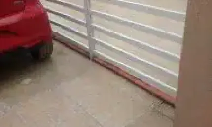 Casa excelente localizada no bairro Tupy, em Itanhaém - lado praia, em rua calçada.