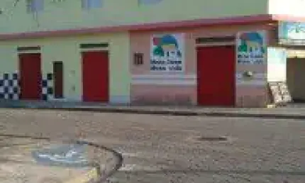 Salas comerciais no Campo Elísios em Itanhaém, ficando frente a pista em rua asfaltada.