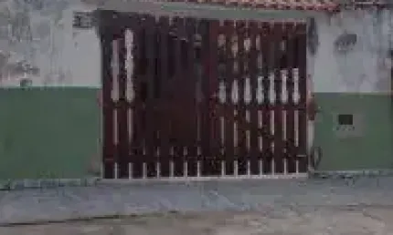 Casa + terreno no Jardim Califórnia, em Itanhaém - lado praia, possui churrasqueira.