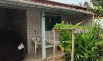 Excelente casa no Parque D´Ville, em Peruíbe - lado praia, em rua calçada.