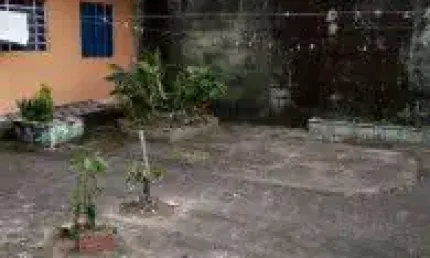 Excelente casa localizada no bairro Jardim Ribamar, em Peruíbe - lado praia, em rua calçada.