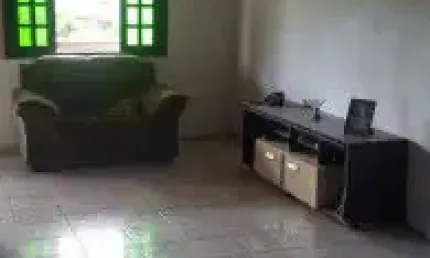 Excelente casa no bairro santa julia, em itanhaém - possui churrasqueira, edícula e salão comercial.