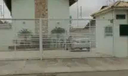 Excelente sobrado em condomínio no cibratel 2 - lado serra em rua calçada, possui churrasqueira.