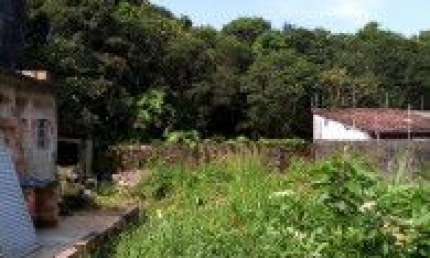 Terreno no bairro Jardim Diplomata, em Itanhaém.  localizado no lado praia em rua de terra.