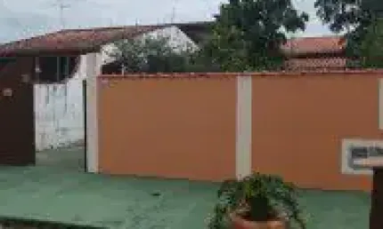 Excelente casa localizada no bairro Bopiranga, em Itanhaém - lado praia, possui espaço p/ piscina, churrasqueira e jardim.
