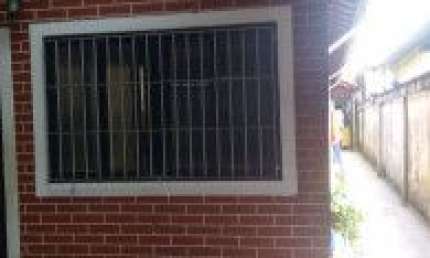 Ótima casa no bairro Nossa Senhora do Sion, em Itanhaém - lado serra em rua calçada.