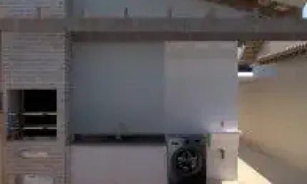 Ótima casa no Jardim Magalhães em Itanhaém, lado serra em rua calçada.