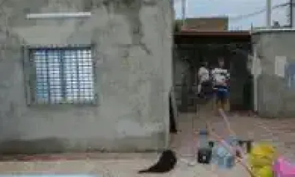 Excelente casa no Balneário Triesse em Mongaguá - Possui churrasqueira, ducha e piscina.