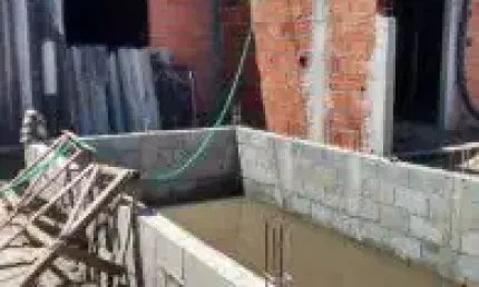 Casa no bairro Jardim das Palmeiras em Itanhaém, ficando lado praia em rua calçada.