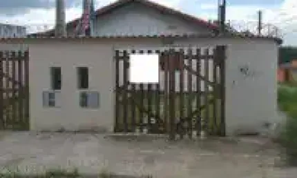 Ótima casa no bairro Balneário Gaivota, em Itanhaém - lado serra em rua calçada.