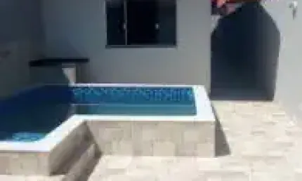 Ótima casa no bairro Nossa Senhora do Sion em Itanhaém - ficando lado serra em rua de terra.