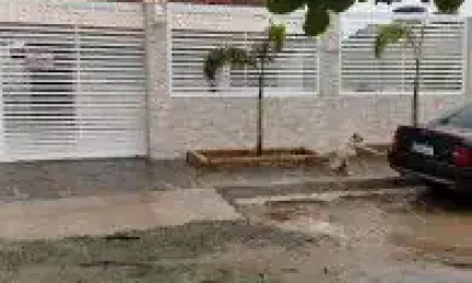 Casa no bairro Jardim São João em Itanhaém - ficando lado praia, em rua de terra.
