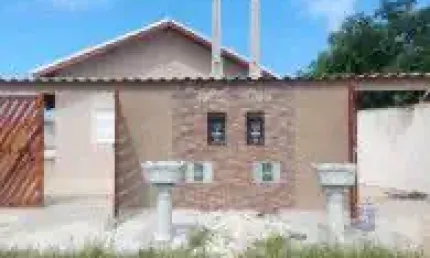 Excelente casa no Jardim Jamaica, em Itanhaém - localizada lado praia, em rua calçada.