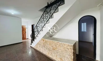 Casa em condomínio com 160m², 4 quartos, 2 garagens na Aparecida em Santos, SP