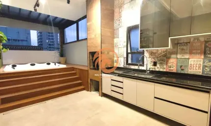 Cobertura reformada á venda com 03 quartos e vista mar na Pompeia em Santos - SP