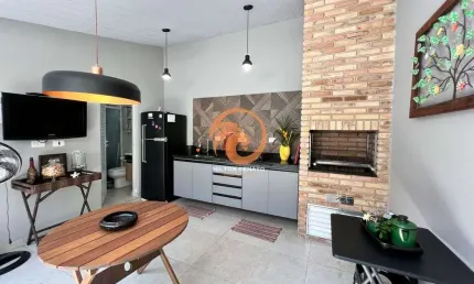Sobrado reformado á venda com 3 quartos na Vila Belmiro em Santos