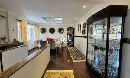 Casa sobreposta alta com 2 quartos e 2 vagas de garagem no Marapé -Santos-SP