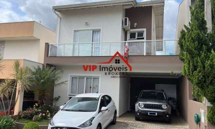 Lindo sobrado no Condomínio Villagio Di San Francesco com 3 dormitórios sendo uma suíte