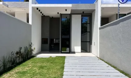 Casa com 3 quartos à venda na Carneiro Leão, 430, Precabura, Eusébio, 115 m2 por R$ 420.000