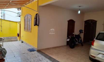Vendo casa de 3 quartos e 2 pavimentos no Ana Lúcia