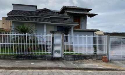 Casa para Venda em Criciúma, Demboski, 3 dormitórios, 1 suíte, 3 banheiros, 3 vagas