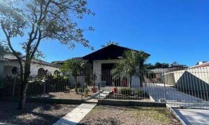 Casa para Venda em Criciúma, Pinheirinho, 4 dormitórios, 1 suíte, 3 banheiros